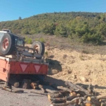 Bilecik’te seyir halindeki traktör römorku devrilirken, sürücüsü yaralandı
