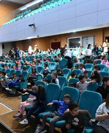 Bozüyük Belediye Tiyatrosu perdelerini “Kalbimdeki Pervane” ile açtı