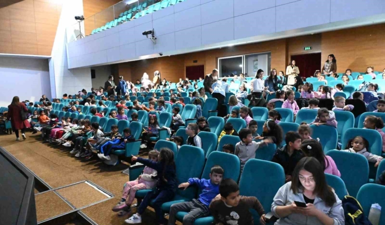 Bozüyük Belediye Tiyatrosu perdelerini “Kalbimdeki Pervane” ile açtı