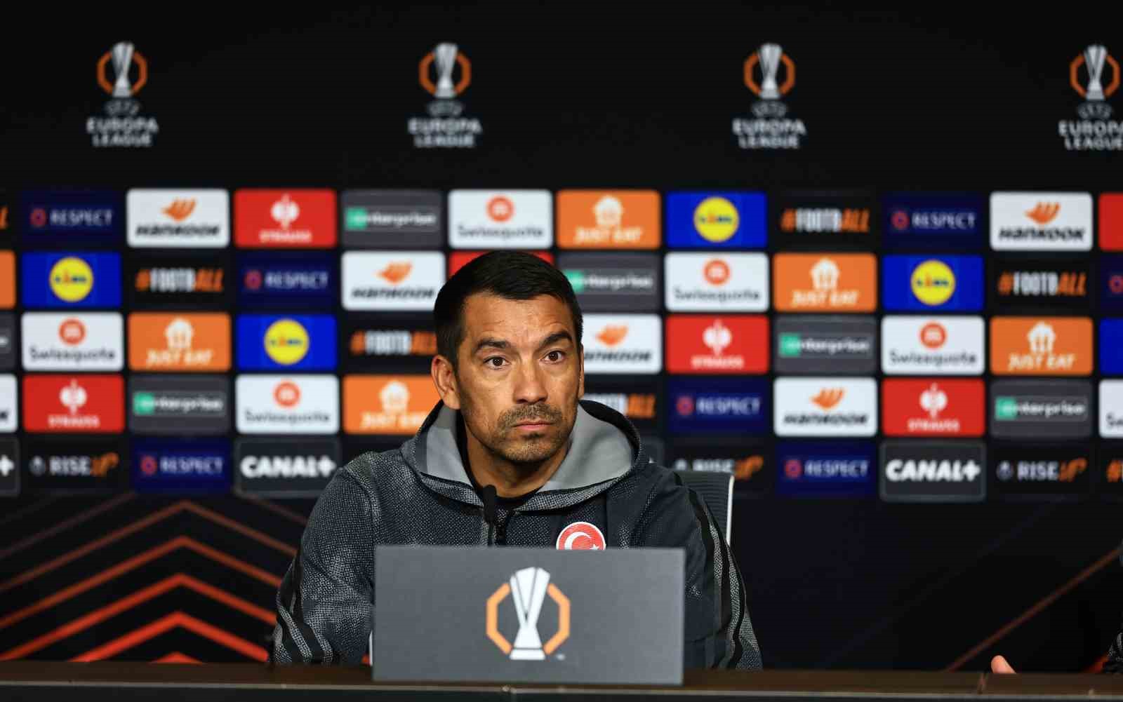 Bronckhorst: "İyi bir takıma karşı oynayacağız"