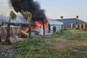 Bungalov tesislerinin yanında yapımı devam eden restoran alevlere teslim oldu