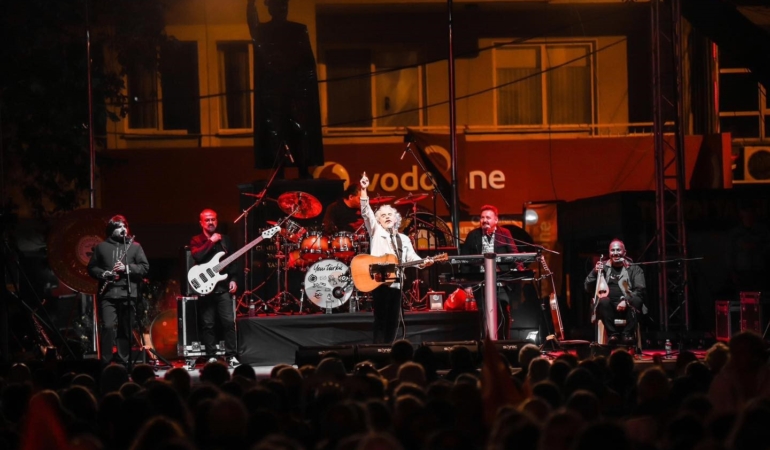 Burhaniye’de 101. yıla yakışır kutlama