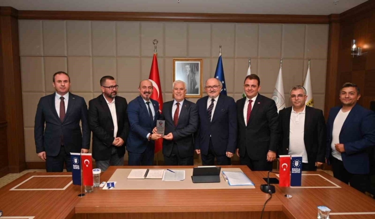 Bursa Büyükşehir Belediye Başkanı Bozbey: “Stadyumu yaşayan bir bölge haline getireceğiz”