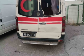Bursa’da akılalmaz olay : Hastaneye ait ambulansın ve güvenlik kulübesinin camlarını kırdılar
