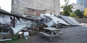 Bursa’da arsa sahibi kiracısının dükkanına ekskavatörle daldı