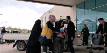 Bursa’da bir garip olay: Kedi ile köpeğin kavgasını ayırdı, kedinin saldırısına uğradı