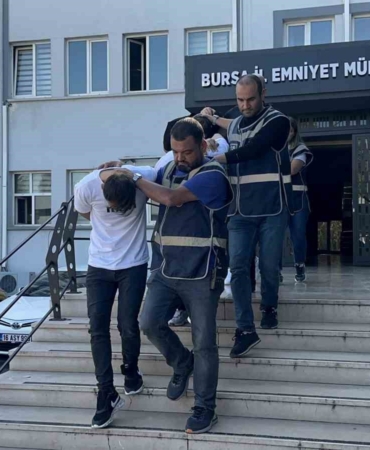 Bursa’da fuhuş operasyonu : 4 kadın kurtarıldı, 4 şüpheli yakalandı