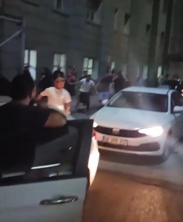 Bursa’da hasta yakınları birbirine girdi