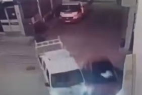 Bursa’da kamyonet ile otomobilin çarpıştığı kaza kamerada