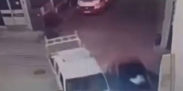 Bursa’da kamyonet ile otomobilin çarpıştığı kaza kamerada