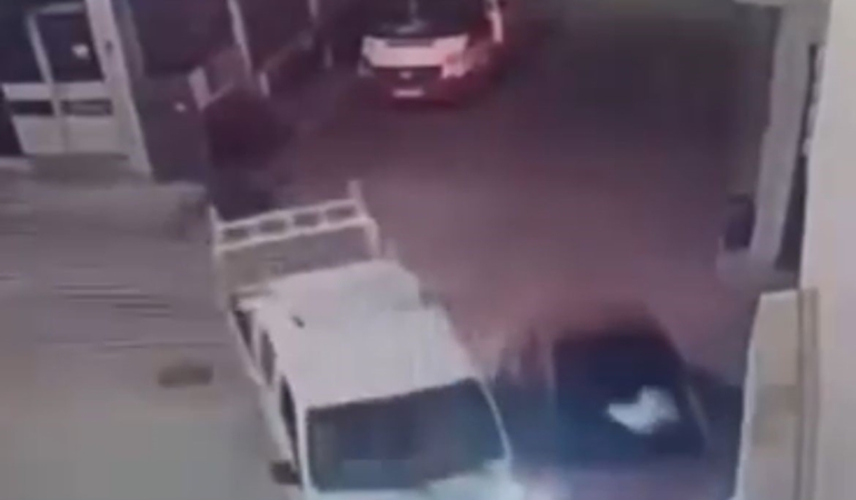 Bursa’da kamyonet ile otomobilin çarpıştığı kaza kamerada