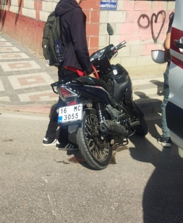 Bursa’da otomobil ile motosiklet çarpıştı: 3 yaralı