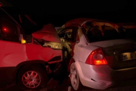 Bursa’da otomobil kamyonet ile çarpıştı: 2 yaralı