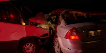 Bursa’da otomobil kamyonet ile çarpıştı: 2 yaralı