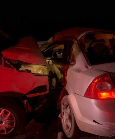 Bursa’da otomobil kamyonet ile çarpıştı: 2 yaralı
