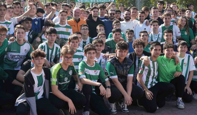 Bursaspor oyuncuları öğrenciler ile buluştu