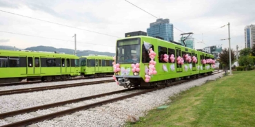 BURULAŞ’ta pembe balonlar gökyüzüne bırakıldı