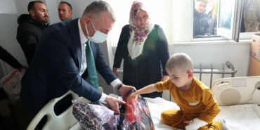 Büyükakın, doğalgaz patlamasından etkilenen vatandaşlarla bir araya geldi