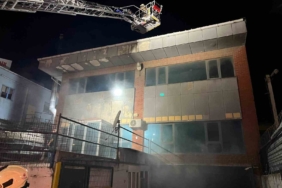 Büyükçekmece’de 3 katlı iş yerinde korkutan yangın