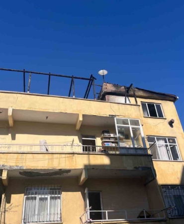 Büyükçekmece’de çatı katında korkutan yangın