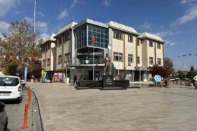 Büyükkarıştıran Belediyesi’nin arsa satışına vatandaşlardan tepki