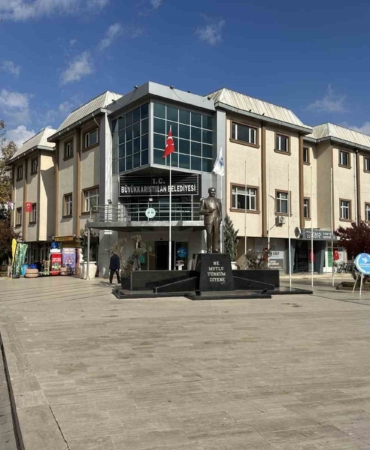 Büyükkarıştıran Belediyesi’nin arsa satışına vatandaşlardan tepki