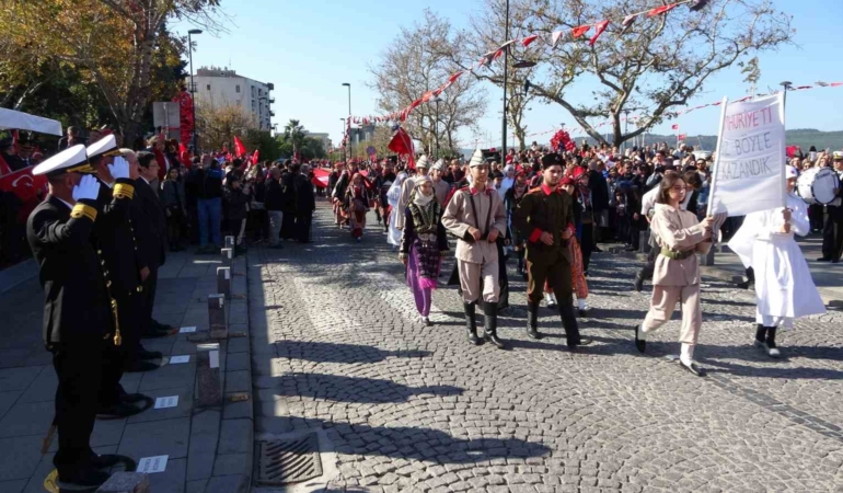 Çanakkale’de 29 Ekim coşkuyla kutlandı