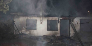 Çanakkale’de muhtara ait ev alevlere teslim oldu