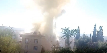 Çatı alevlere teslim oldu: Yangın 45 dakikada söndürüldü