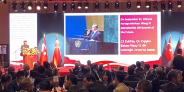 Çin’in 75. kuruluş yıl dönümü İstanbul’da ‘Gül Döktüm Yollarına’ şarkısıyla kutlandı