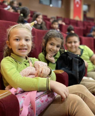 Çocukları hem güldüren hem de bilgilendiren eğlence