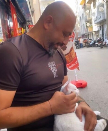 Coğrafya öğretmeni kalbine yenildi