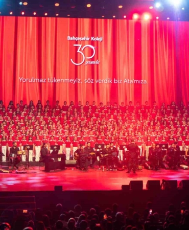 Cumhuriyet gençlerinden Cumhuriyet’in 101’inci yılına yakışır konser