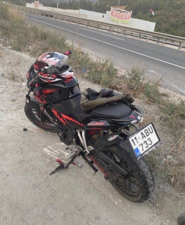 Devrilen motosikletin sürücüsü yaralandı