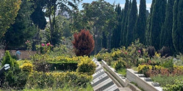 DNA incelemesi için 3 Ekim’de mezarı açılan Cem Garipoğlu’nun cenazesi, yeniden defnedilmek üzere Karacaahmet Mezarlığı’na getirildi.