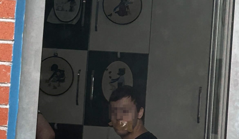 Down sendromlu öğrencinin ağzının bantlandığı fotoğrafa inceleme başlatıldı