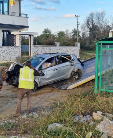 Duble yolda kontrolden çıkan otomobil takla attı: 3 ağır yaralı