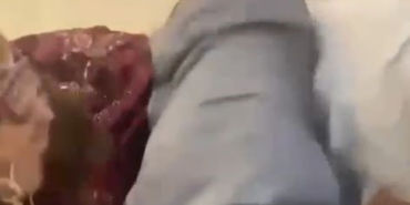 Düğünde çiçek kapma yarışına giren erkekler gelini yere düşürdü