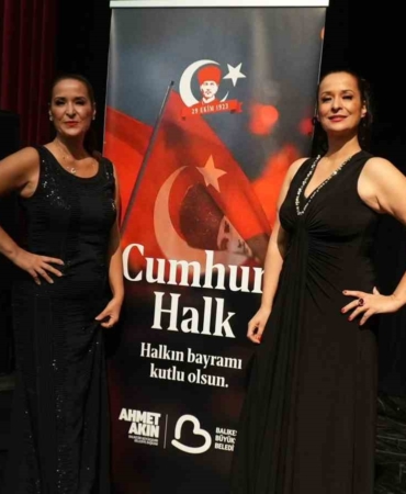Dünyaca ünlü operacılar Sinem ve Didem Balık Cumhuriyet için söyledi