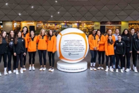 Eczacıbaşı Dynavit, voleybolseverlerle buluştu