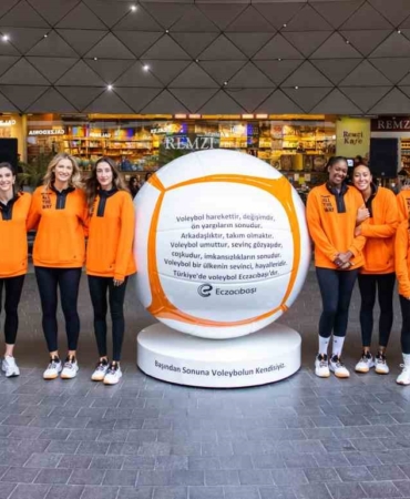 Eczacıbaşı Dynavit, voleybolseverlerle buluştu