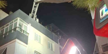 Edremit’te apartman sakinleri sabah yangınla uyandı