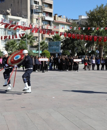Edremit’te Cumhuriyet’in 101. yılı kutlamaları coşkuyla başladı