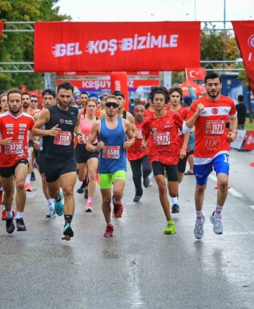 Eker I Run katılımcıları iyilik peşinde koşmak için yola çıkıyor