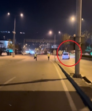 Ekipleri görünce ters şeritten kaçtı