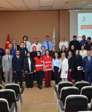 Erenler Belediyesi’nde ilk yardım farkındalık eğitimleri sürüyor