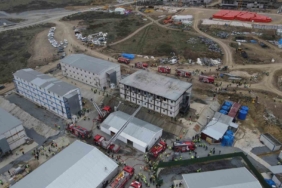 Esenler’de kentsel dönüşüm alanında korkutan yangın