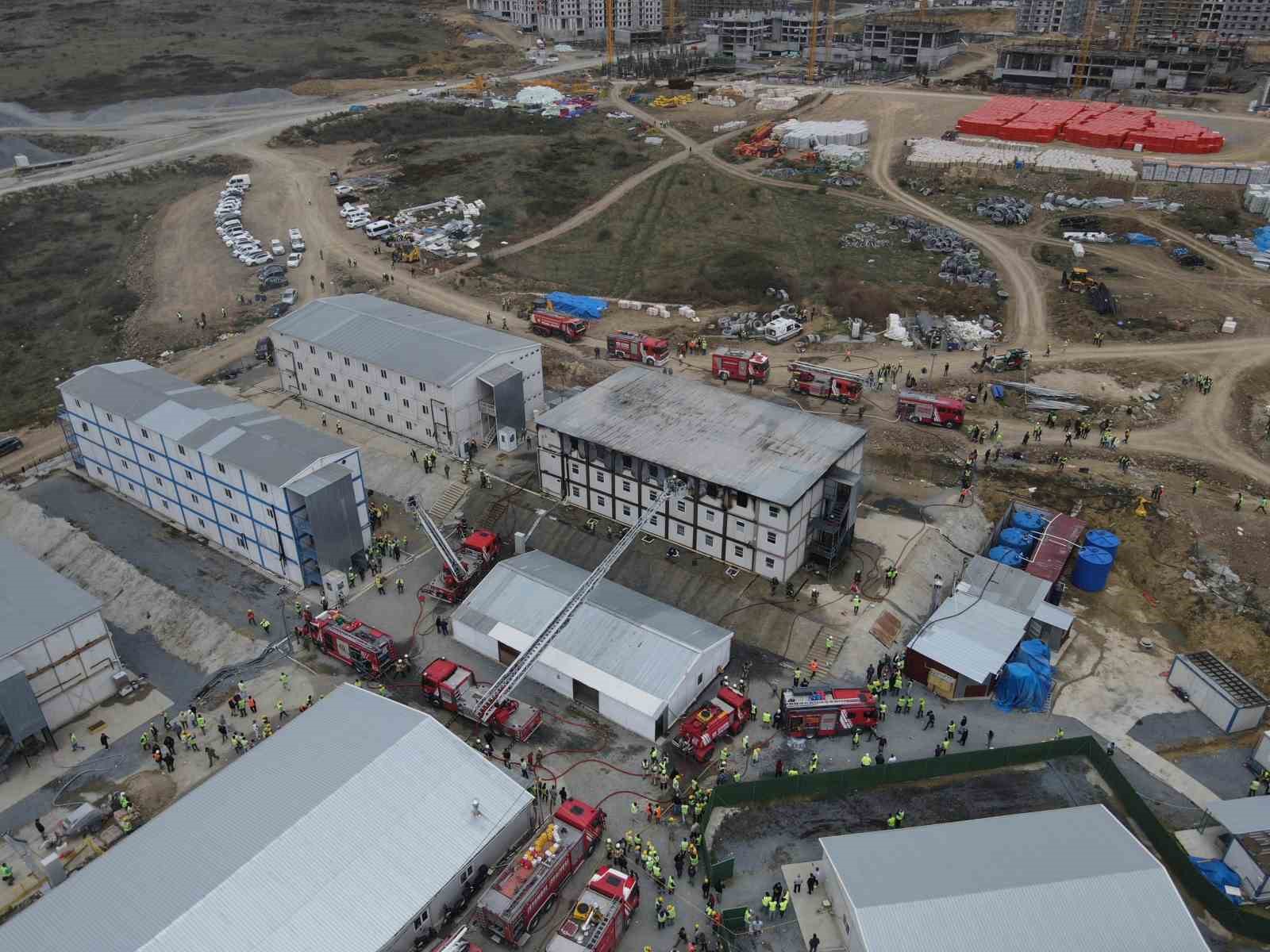 Esenler’de kentsel dönüşüm alanında korkutan yangın