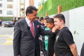 Esenyurt Belediye Başkanı Özer’den eğitime tam destek: 30 bin 250 öğrenciye kırtasiye seti dağıttı