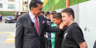 Esenyurt Belediye Başkanı Özer’den eğitime tam destek: 30 bin 250 öğrenciye kırtasiye seti dağıttı